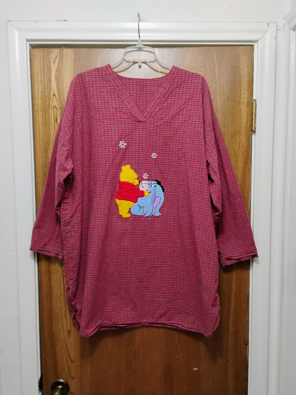 Ladies Disney Winnie the Pooh Red Long-Sleeve Top w/Embroidered Graphics.Size XL